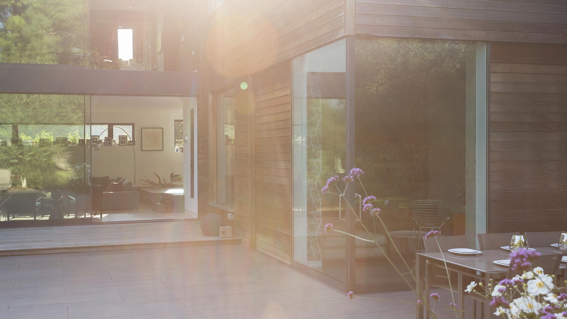 Solbelyst modern villa med terrass